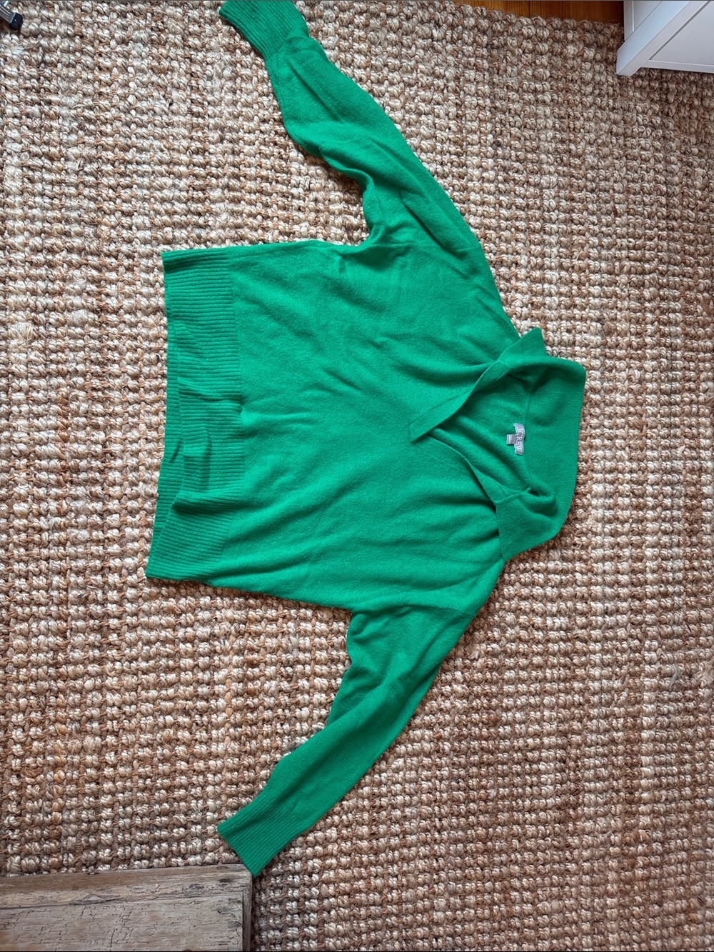 Green Women's Collared V-Neck Pullover Sweater